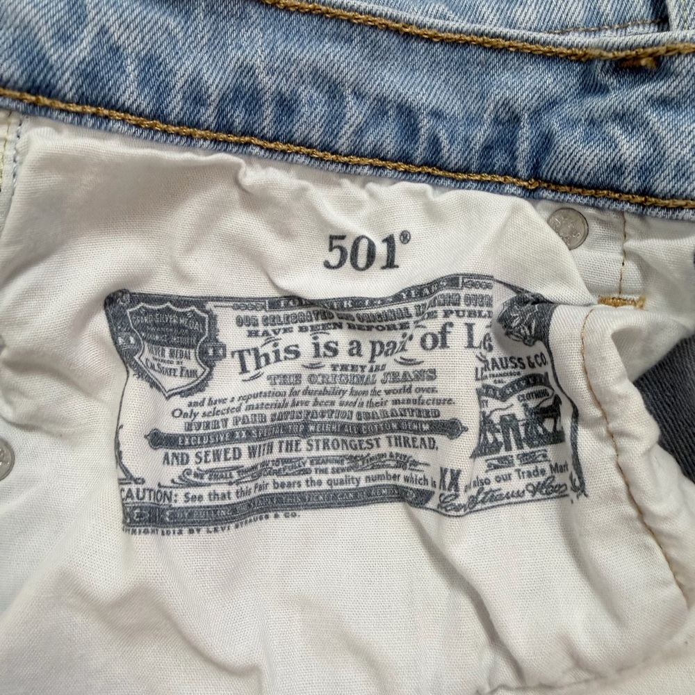 Levi's Light Blue Frayed Jeans Shorts - Picture 8 of 16